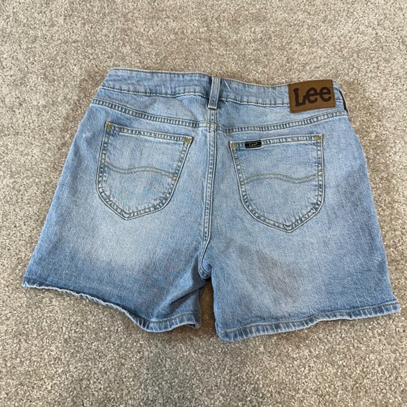 Lee Womens Light Wash Denim Jean Shorts Mid Rise Five Pocket Classic size M* - Picture 4 of 5